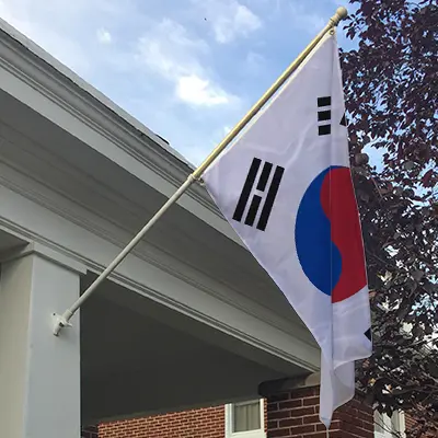 wall mounted flagpole
